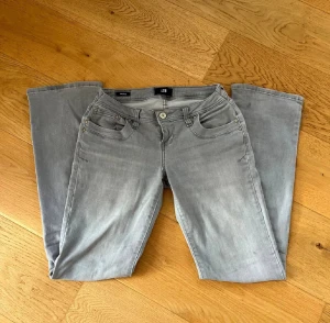 Bootcut ltb jeans - Ltb jeans i modellen valerie. Grå. Knappt använda och passar inte längre. 💗💗