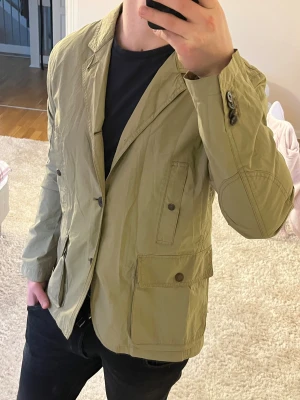 Burberry Field Jacket - Burberry Field jacket | Mycket bra skick | Size - M | Pris 1399 | Hör av dig vid minsta fråga eller fundering📩