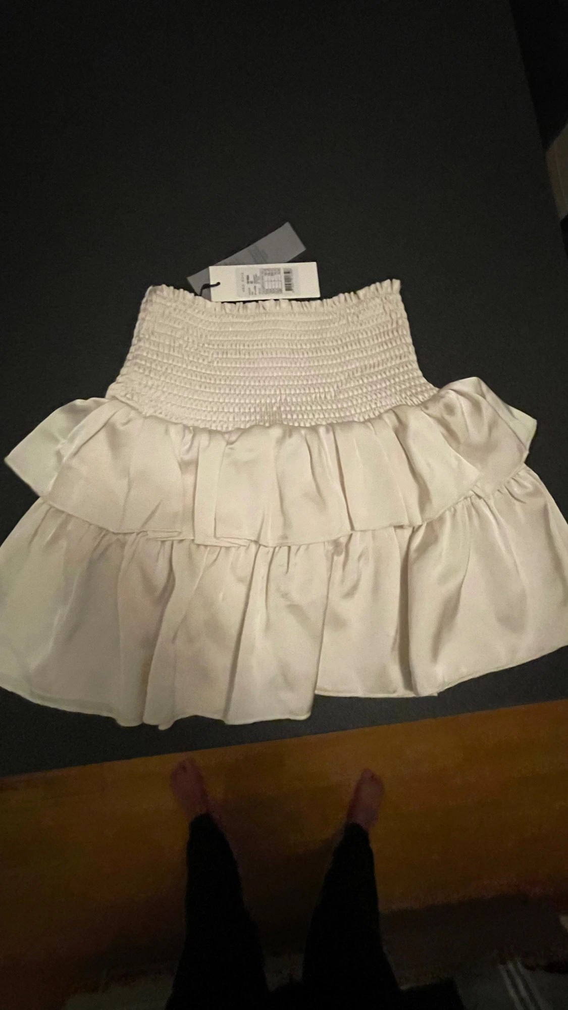 Vit volangkjol i satin från Neo Noir - 1