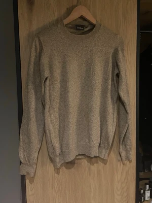 Oscar Jacobson tröja  - Denna tröja säljs för den inte passa mig och glömde skicka tillbaka tröjan. Skicket är nytt för den köptes förra veckan. Nypris 1499kr 