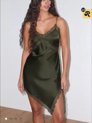 Green dress gina tricot viral  - New 