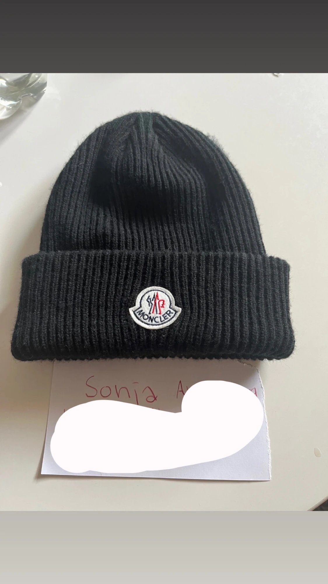Svart Moncler mössa 