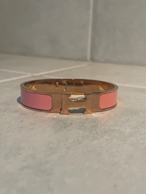Armband - Snyggt armband från Herrmés. Kvinnlig passform