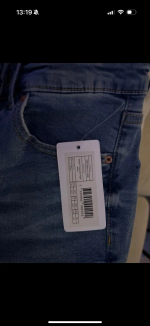 Jeans skinny  - Snygga blå skinny jeans från Ellos i storlek 34/32. Modellen är högmidjad. Prislapp kvar. Ordinarie pris 400kr 