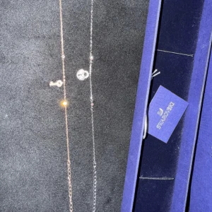 2 Swarovski armband med lås och nyckel - Vid köp av två eller fler får du dessutom välja en present 🎁❤️ (presenterna kan jag visa i DM eftersom de inte finns upplagda här).