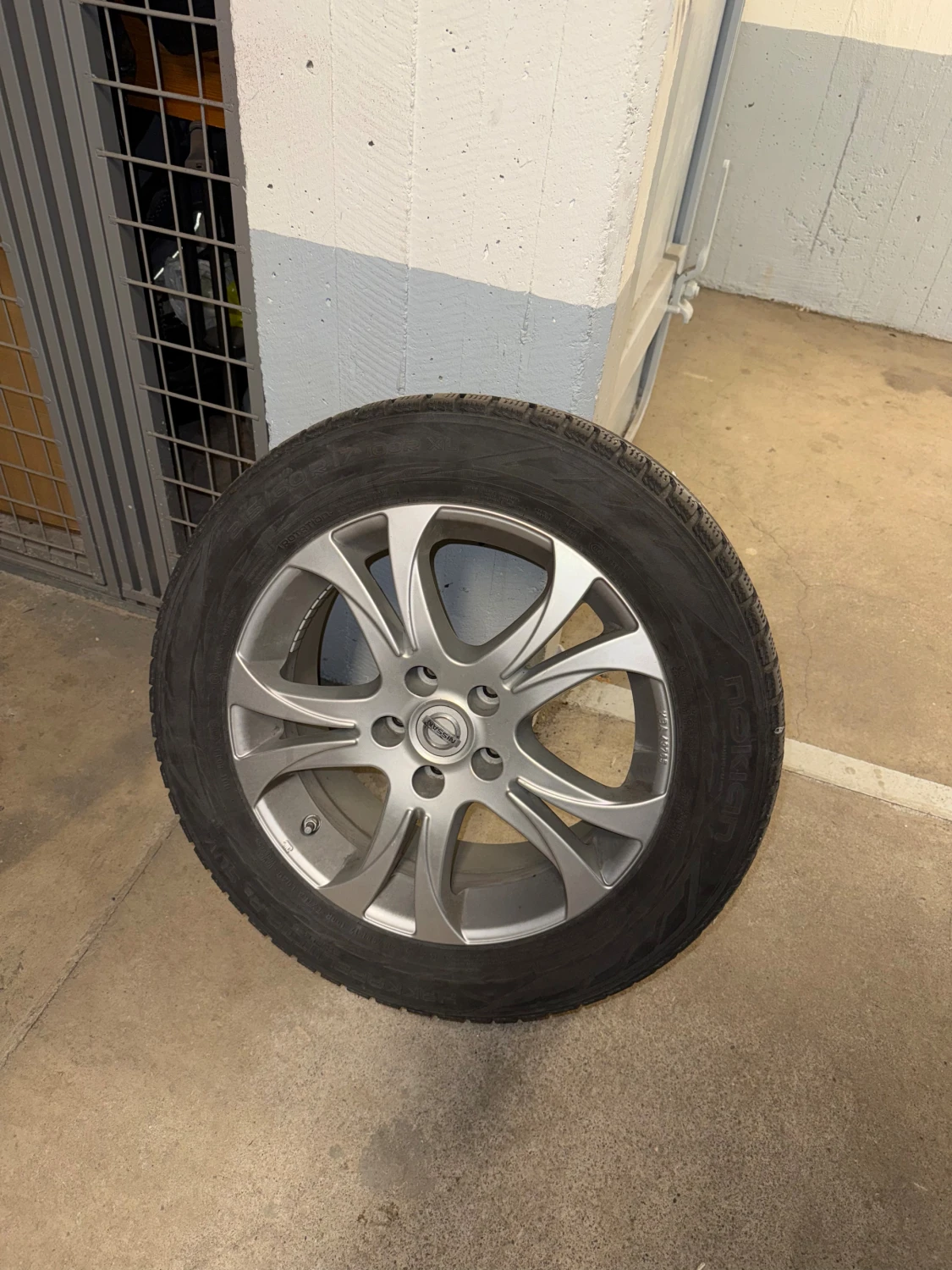 Däck Nissan Qashqai  215/60 R17 100R XL - 1