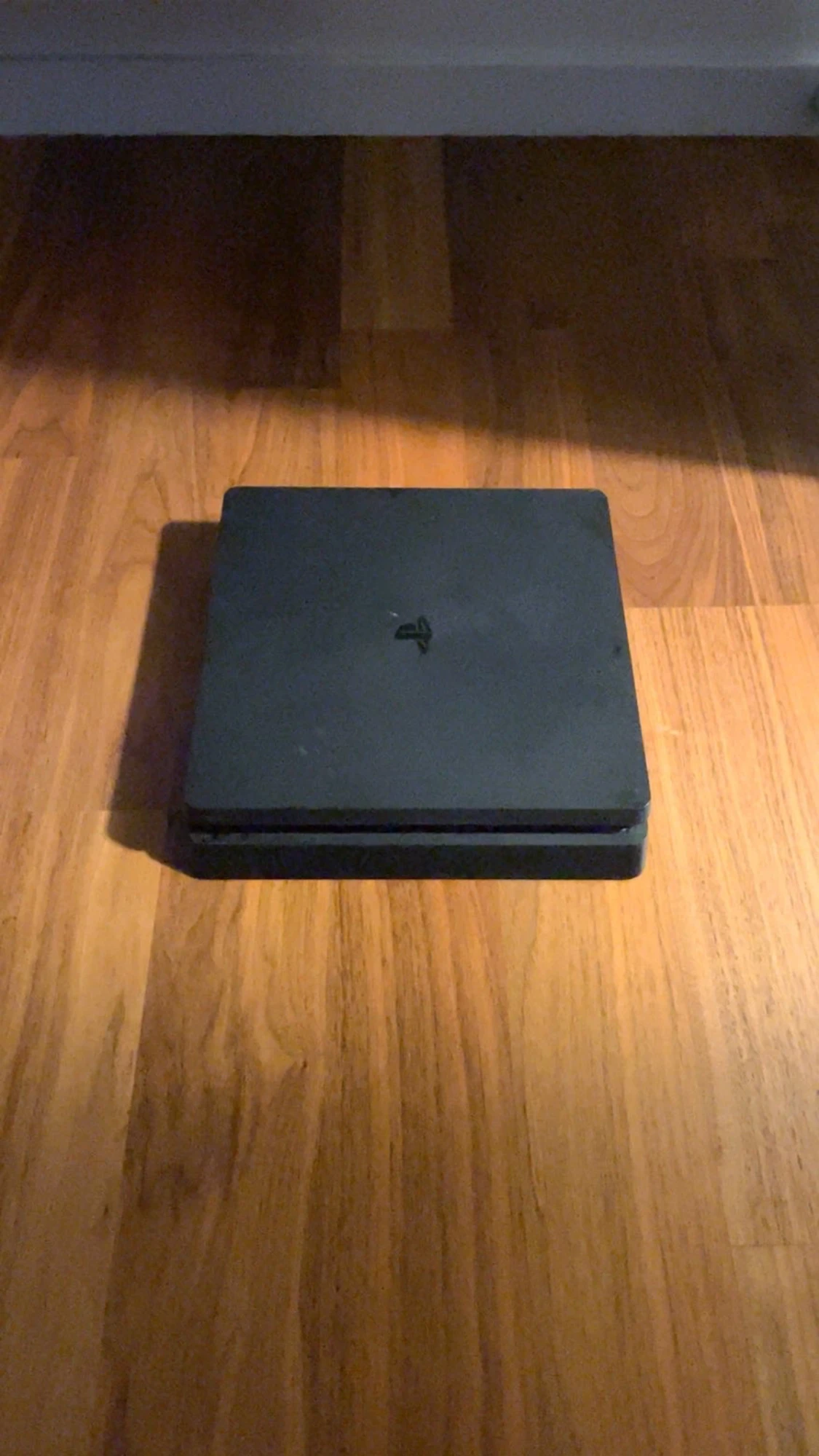 PlayStation 4 Slim - 2
