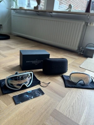 CHIMI 03 SKI - CHIMI skidglasögon med tillbehör, inklusive extra lins och förvaringsfodral. Helt nya, endast uppackade ur förpackning. 