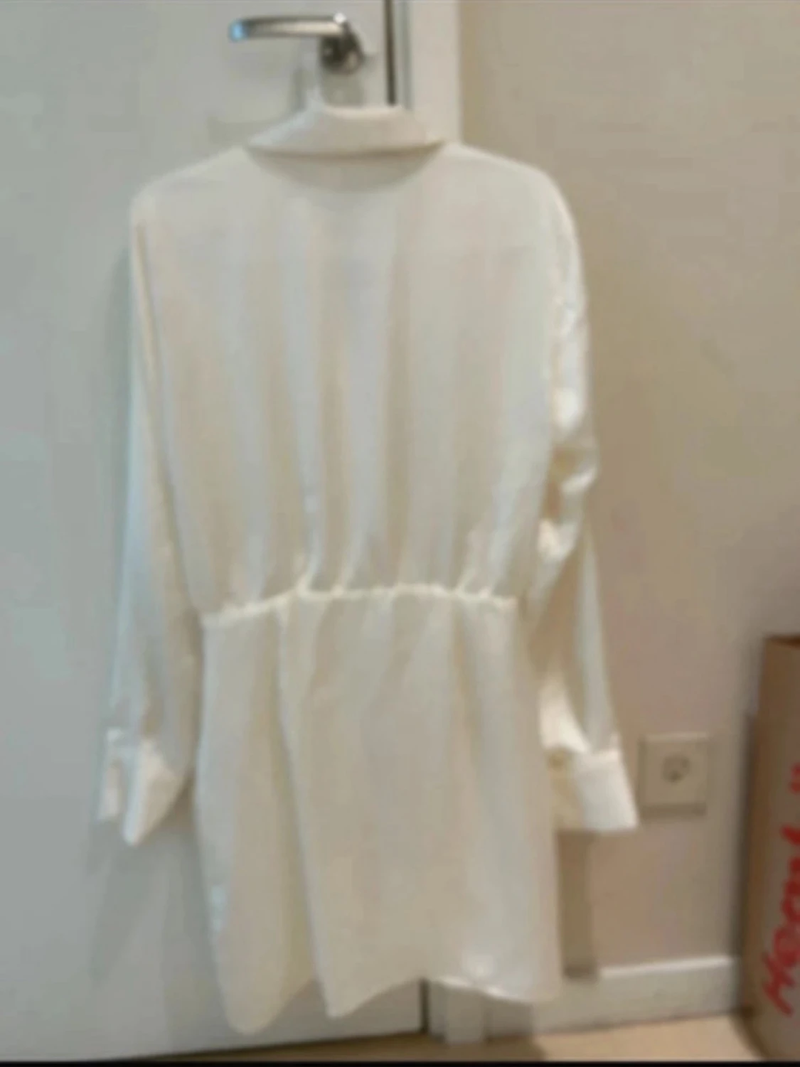 Ny  jätte fint Cremefärgad omlottklänning från Zara  - 2