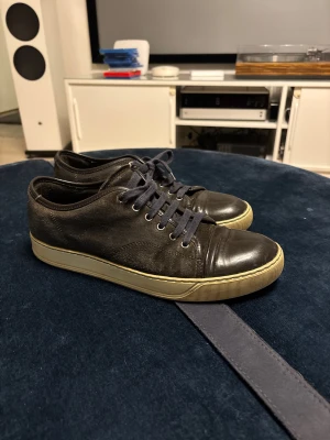 Lanvin 43 - Ett par feta lanvin i storlek 43 bra skick kan behövas en tvätt, kan tvätta dem för 99kr extra!