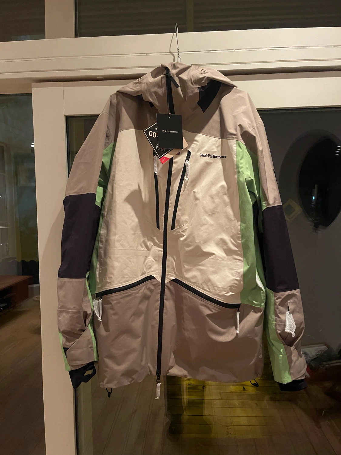 Peak Performance vertical goretex pro