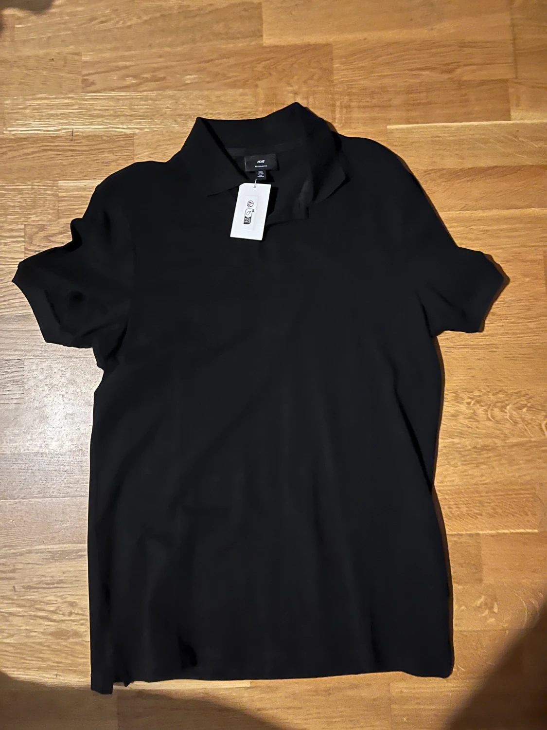 Svart piké från H&M, storlek S