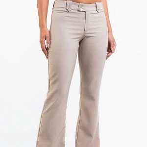 Beige bootcut kostymbyxor - Super fina kostymbyxor! Helt oanvända! 