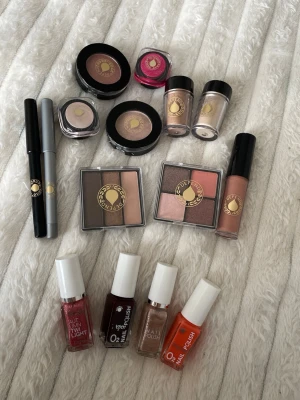 Smink paket från Depend! 15 produkter  - Från Depend! ✨ oanvänt. 100:-                            gåva vid varje köp! Skriv innan köp - finns på fler sidor