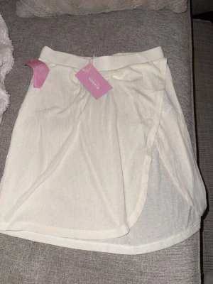 Strandkjol BiancaxNelly - Strandkjol från Bianca Ingrossos kollektion med Nelly, inte kommit till användning så fortfarande lappar kvar 🌸Cremefärgad