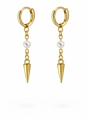 Guldpläterade hoops med pärldetalj - Snygga örhängen i guldpläterad metall med små hoops, hängande kedja, vit pärldetalj och spetsig konformad berlock. Perfekta för dig som gillar edgy och trendig stil. Passar till många olika looks och ger en cool touch till outfiten.