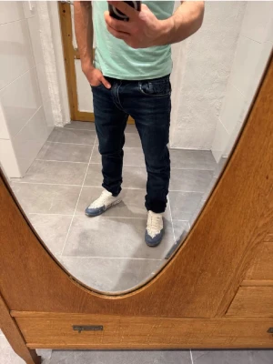 Replay jeans  - Ett par snygga byxor från Replay i storlek W32 L32 i modellen Anbbas 