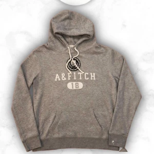 Grå hoodie från Abercrombie & Fitch - Asfet hoodie från abercrombie som passar någon runt 170