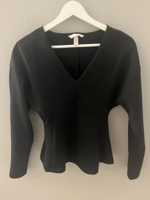 långärmad tröja från hm. - lite tunnare tjocktröja med tajt midja från hm.