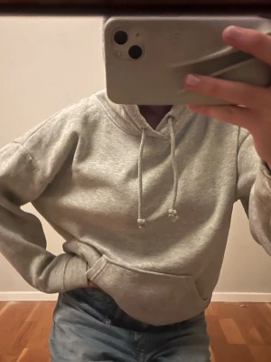 Grå hoodie - Jätteskön grå hoodie