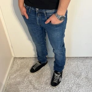 Replay anbass jeans   - Replay Jeans | skick 9/10 | Storlek 33/32 | Pris - 499kr | Modellen är ca 178cm lång | Hör av dig vid minsta fråga eller fundering!!