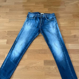 R.D.D. Jeans  - RDD Jack and Jones premium linje med riktigt fet fade, 32/32 men skulle säga att de är små i storleken på både längd och bredd, sitter mer som slim 30/30 eller 31/30 