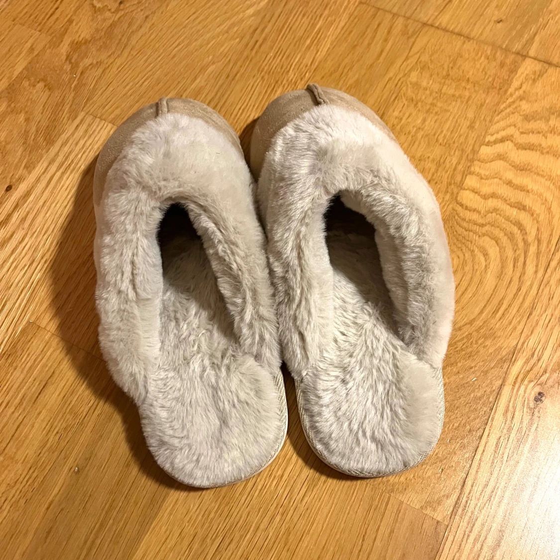 Beiga fluffiga tofflor 37  - 1