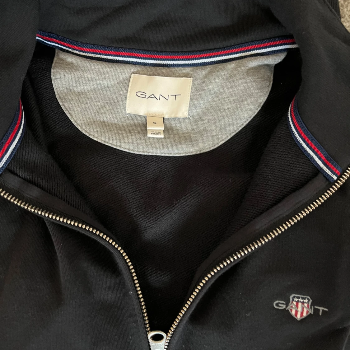 Svart ziptröja från GANT med logga - 2