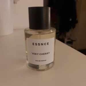 Parfym Essnce - Förpackning finns kvar