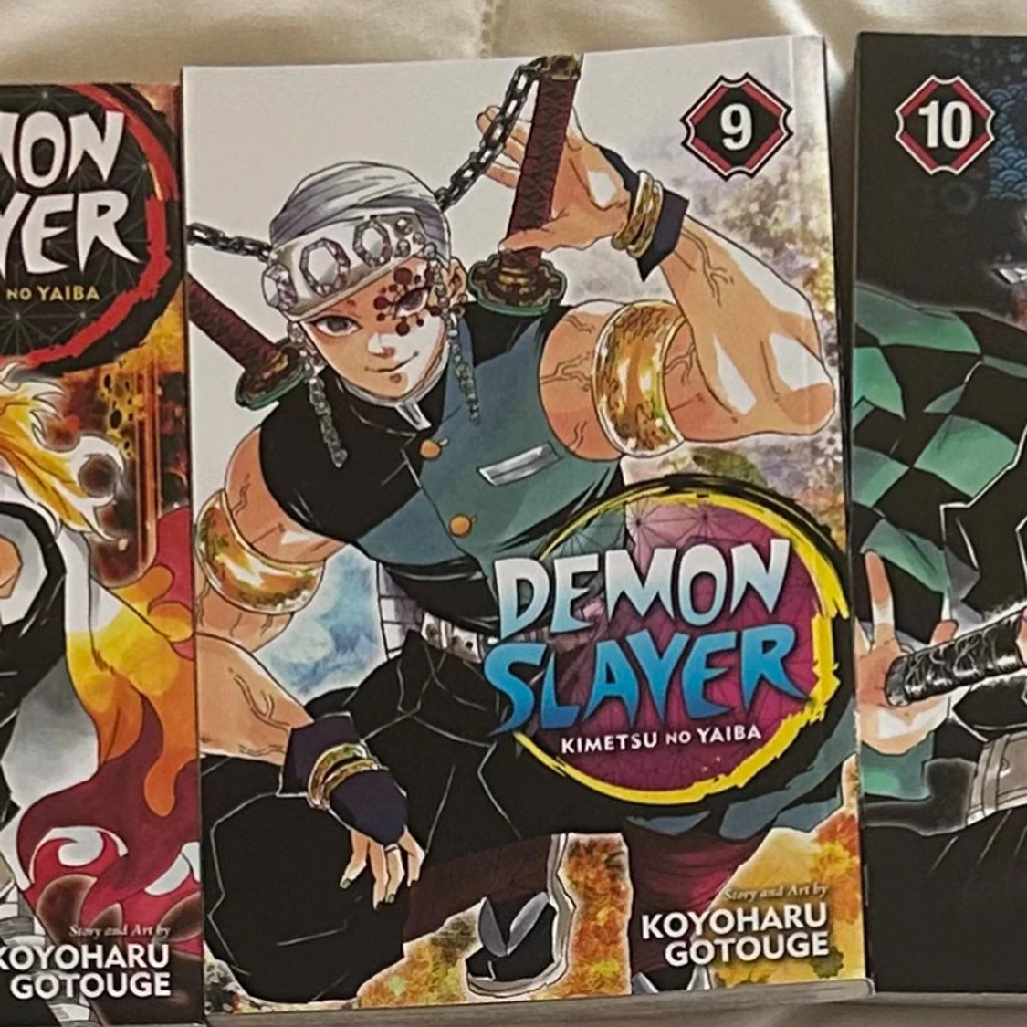 Demon Slayer: Kimetsu no Yaiba, VOL 7 - 10 och volym 12