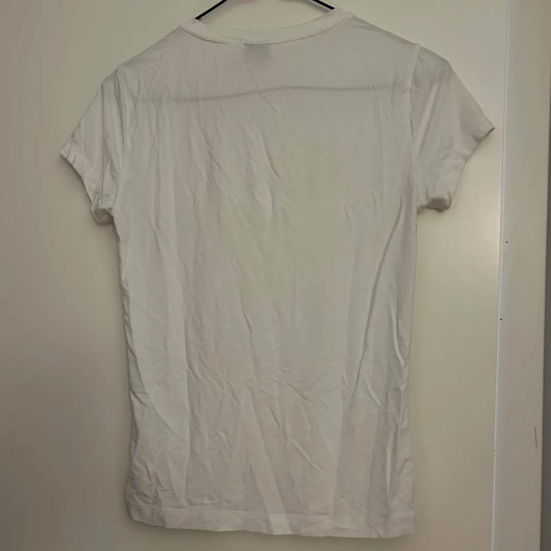 Vit t-shirt från Gina Tricot - 2