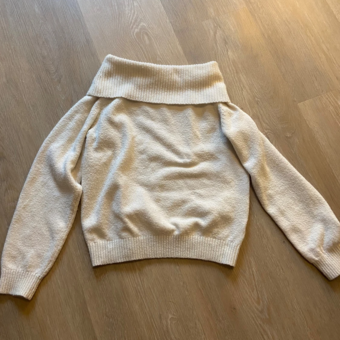 Offshoulder vit stickad tröja H&M - 2