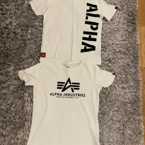 Alpha industri t-shirts - 2 snygga vita t-shirts för 80 kr 
