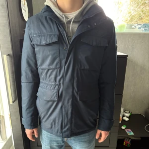 J.Lindberg Field jacka - Säljer denna J.Lindberg field jackan | Skick 8/10 | Storlek M | Hör av er vid minsta fråga 😁✅