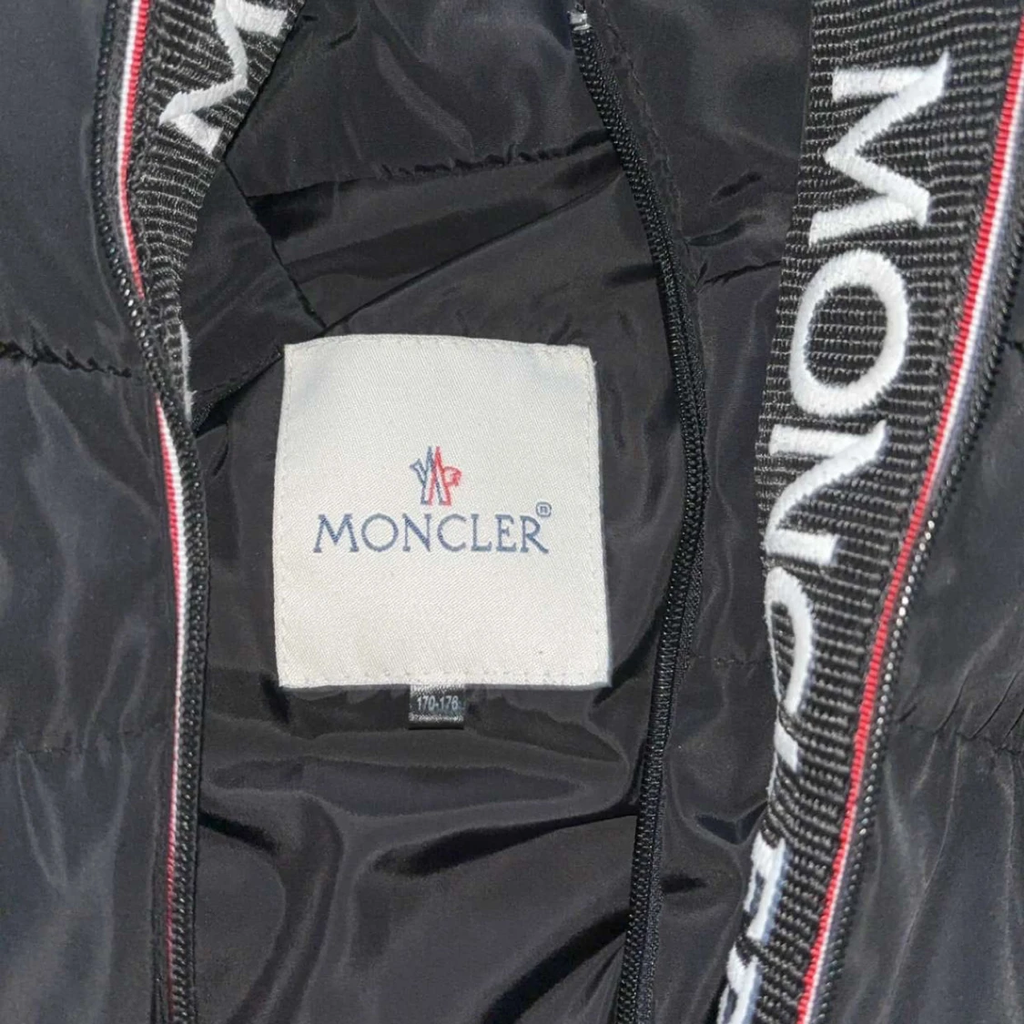 Svart Moncler pufferjacka med huva - 2
