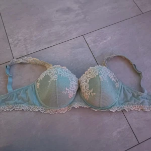 Intimissmi bh  - Strl 75E, turkos färg 