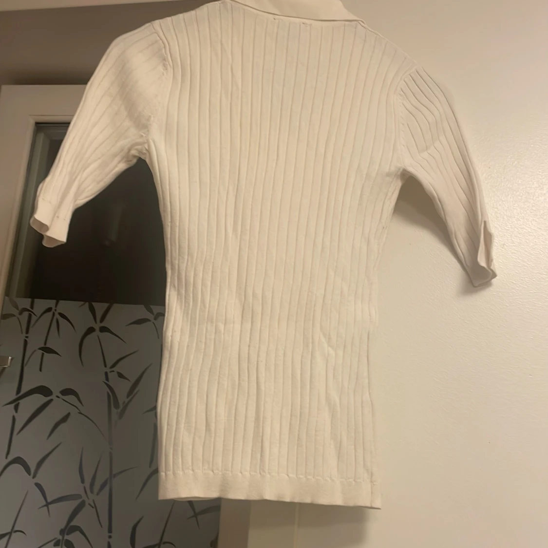 Vit ribbad pikétröja från Lindex - 2