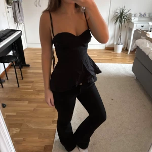 Zara topp - HELT NY och slutsåld Zaratopp med prislappen kvar. Pris kan diskuteras.