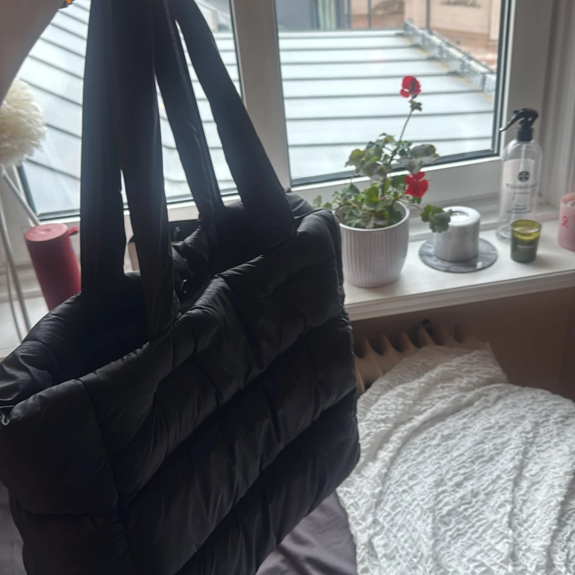 Svart puffad shoppingväska - 2