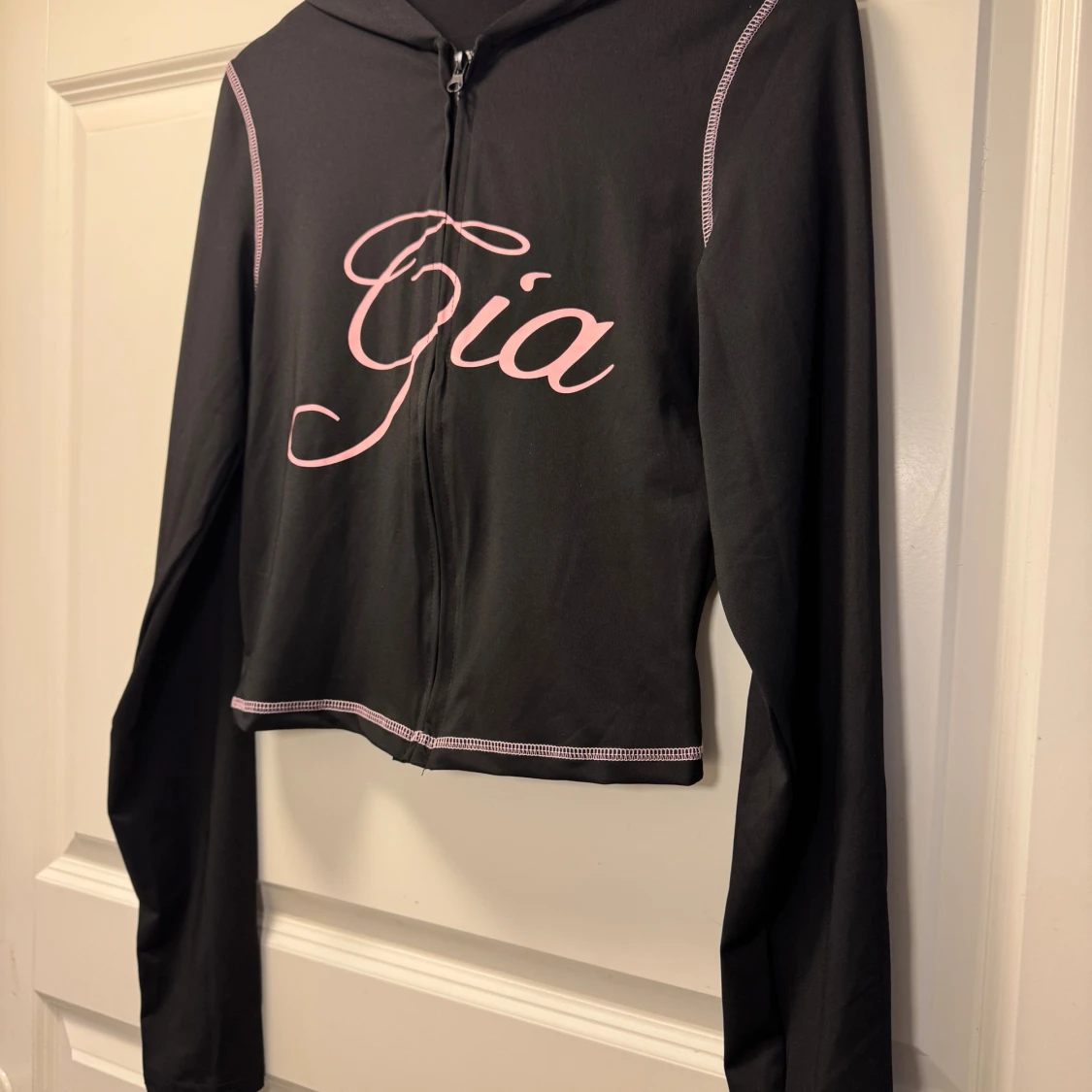 Svart croppad hoodie M - 2