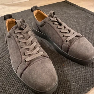Gråa Louboutin skor - Helt nya, 0bs lnte 0rglnaI