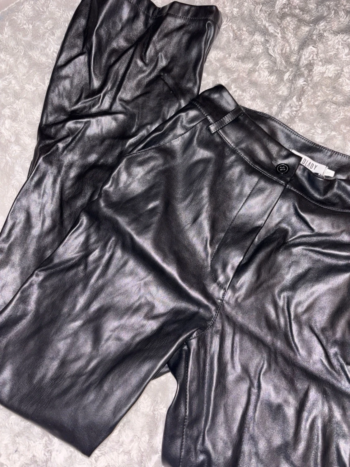 Svarta bootcut byxor i skinn  - 2