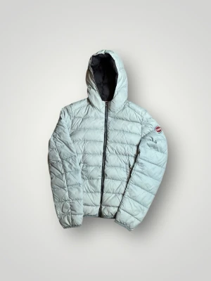 Colmar jacka - Tja säljer nu denna riktigt snygga och populära colmar jacka i storlek S där nypris är cirka 4500kr, skick 8/10 vid minsta lilla fundering är det bara att höra av sig! Mvh Santén 