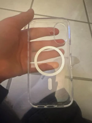  Mobilskal för iPhone 17  -  Ett genomskinligt mobilskal för iPhone 17 bra kvalitet 