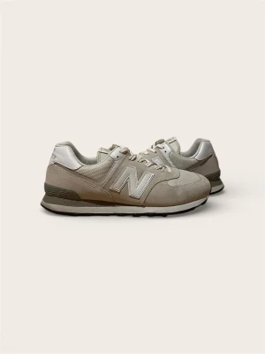 New Balance skor herr - Ett par New Balance sneakers. Bekväma skor som passar bra till vardags. Storlek 45.5 men sitter som 45:)