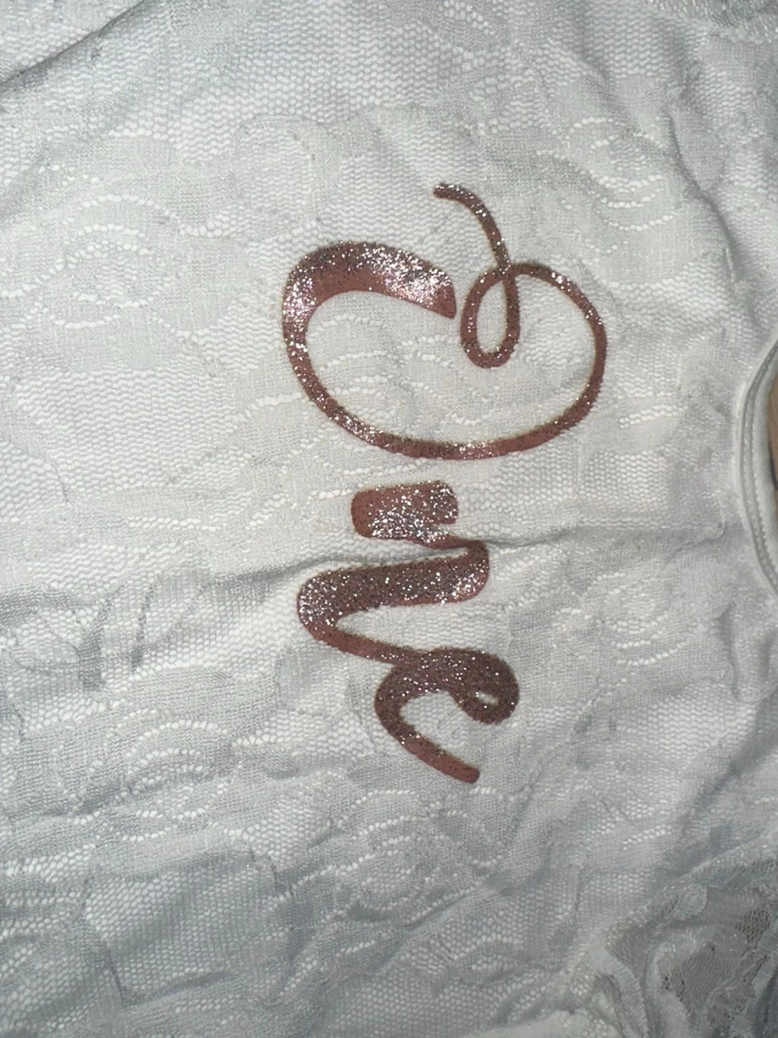 Vit spetsbody med glittertext Vit body - 1