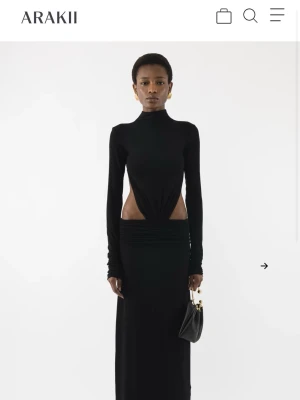 Söker arakii klänning  - Storlek S 