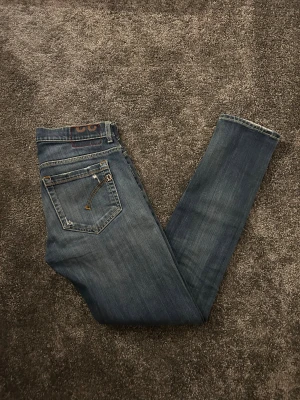 Dondup jeans  - 104 cm långa, mycket bra skick, blå, hör av dig om du har frågor