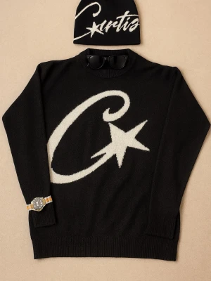 Cortiez & mössa  - Svart stickad Cortiez tröja med mössa. Finns size S och finns size M. Den är helt helt ny så passa på och köp dessutom så skickar jag sekunden du köper😝💯