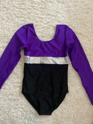 Gymnastik dräkt, barn mellan 12-14 år - Jätte bra skick gymnastik dräkt för barn, jag har använt den 2 gånger